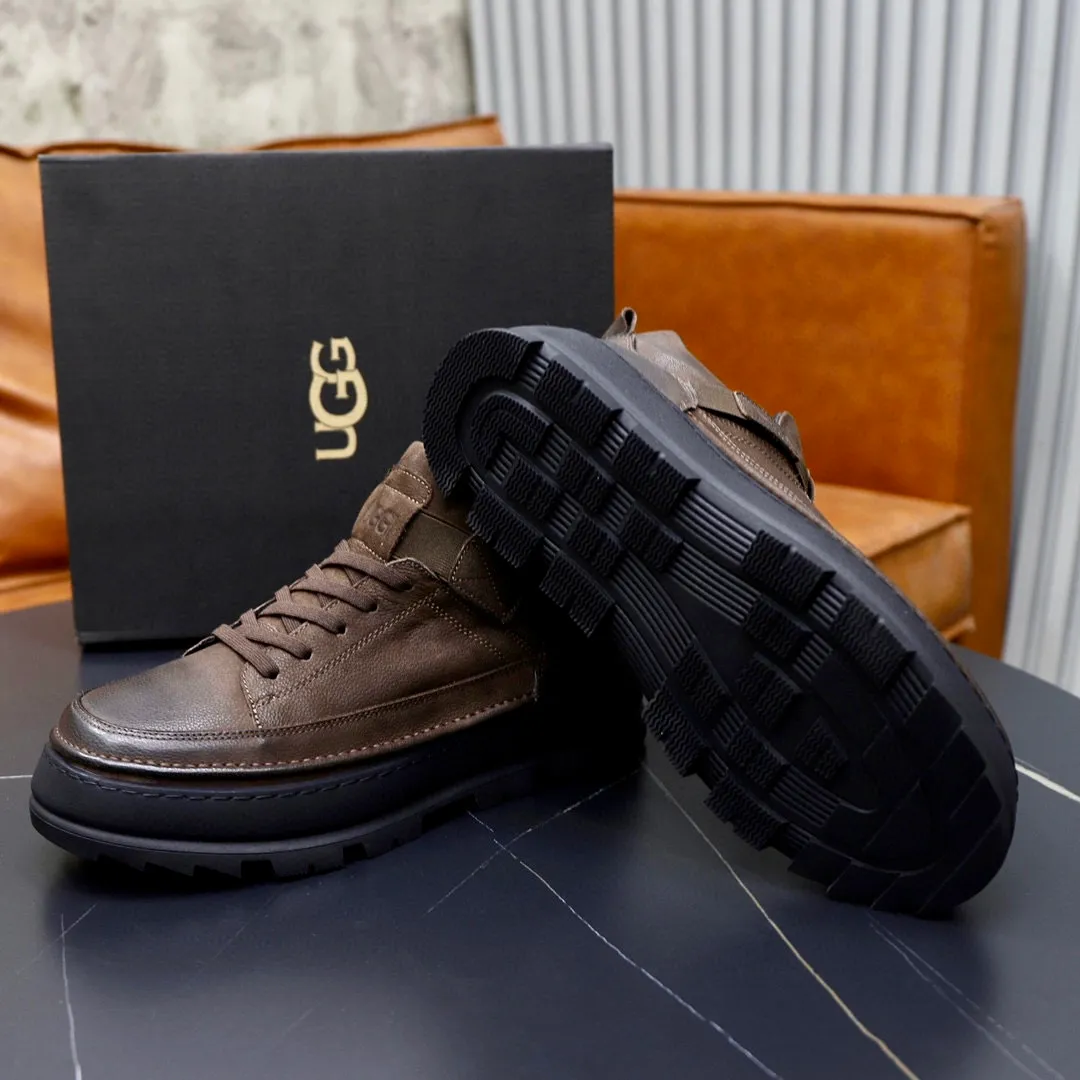 Ex-factory price: 640💰Thick wool imported from Australia Brand: UGG genuine purchasing agent Size: 38-44 Grade: Official website 1:1 Material: First layer of genuine leather waterproof and antifreeze upper Real wool lining Original non-slip soft wear-resistant outsole Style category: Men's casual shoes Trendy style Comfortable on the feet Color: Official website color synchronization